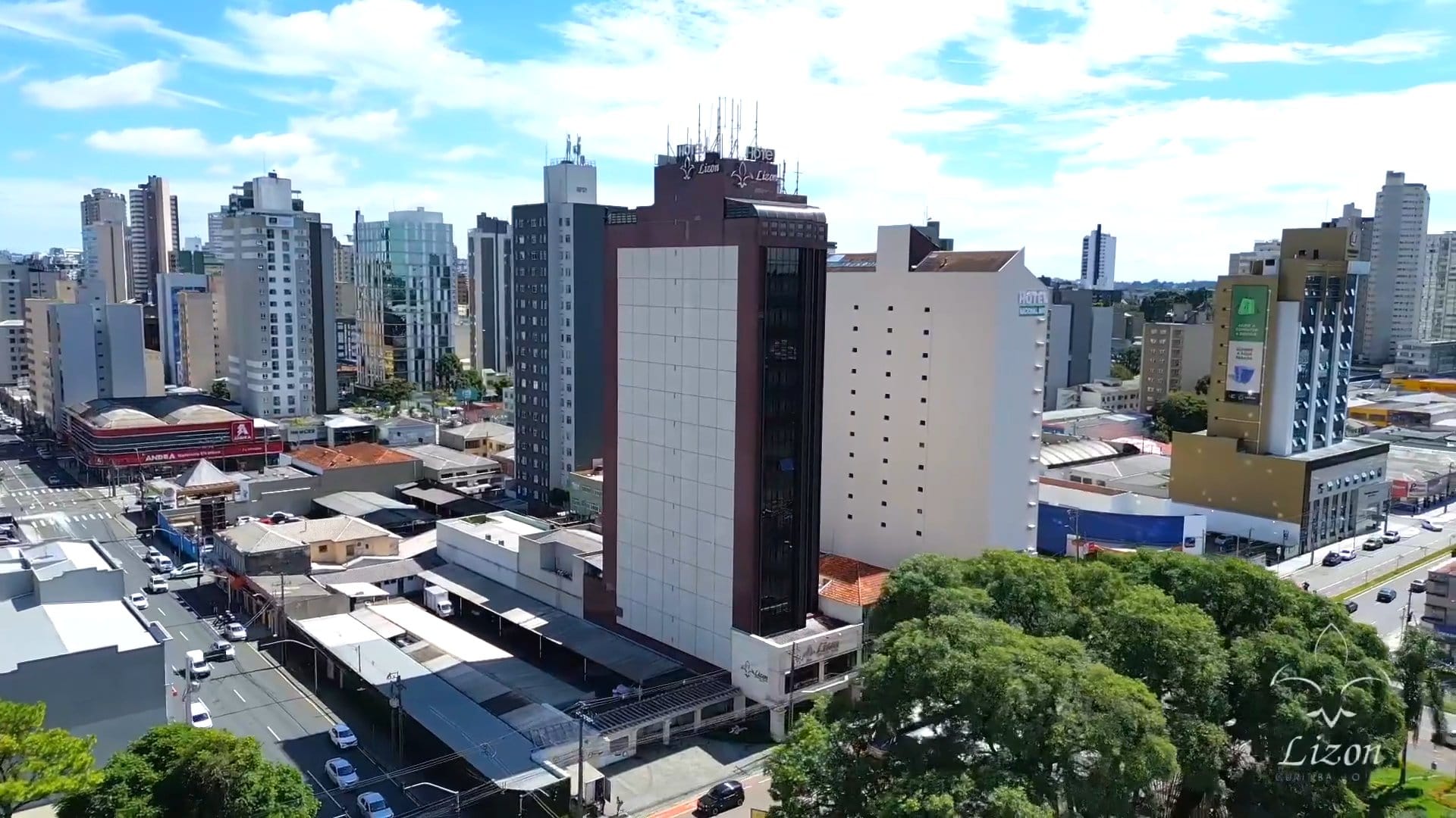 Lizon Curitiba Hotel, local do Dono no Comando